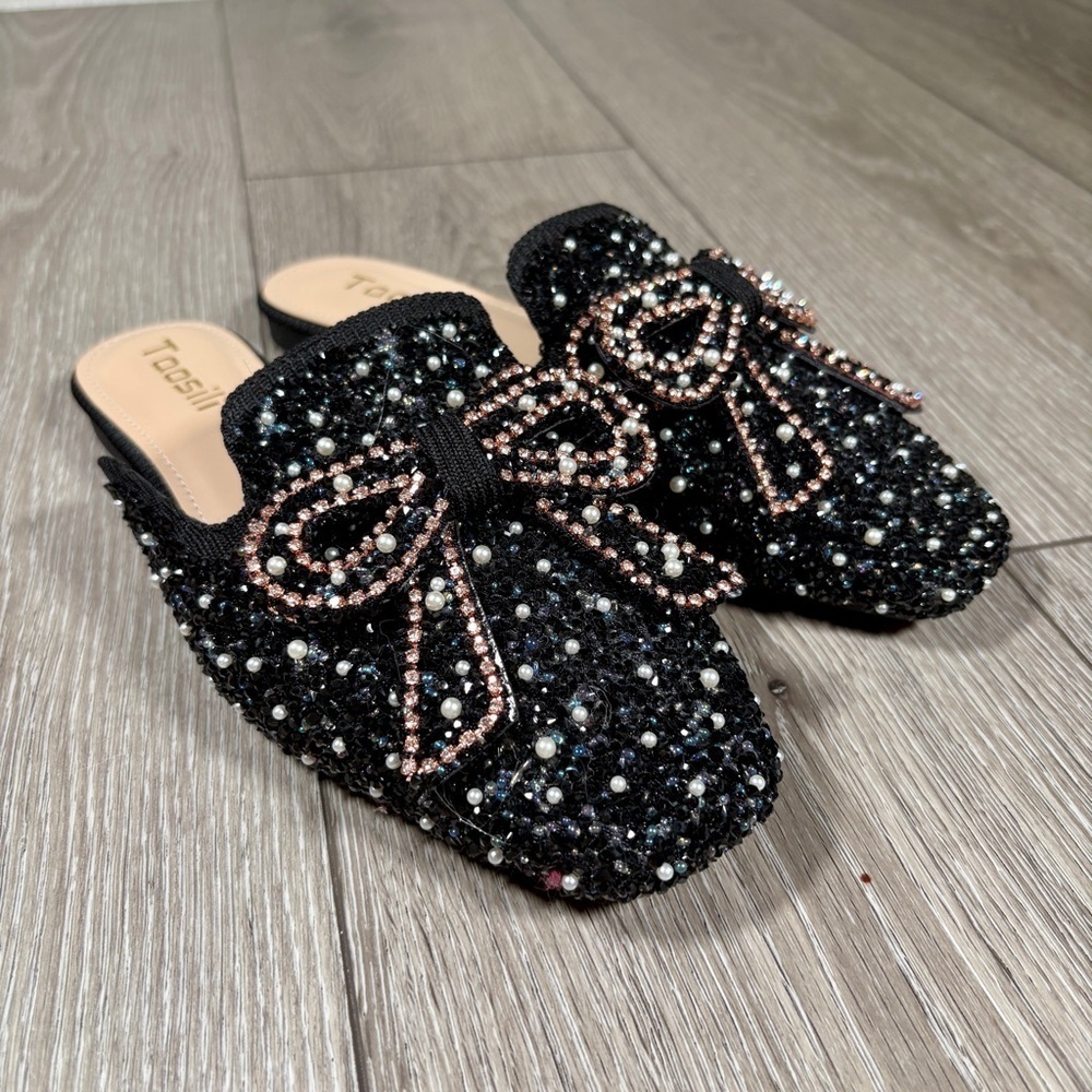 NWOB Rhinestone Bow Black Flat Mules Size 6.5
